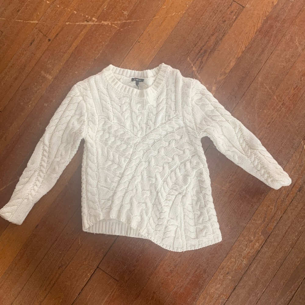 Adorable KIINDOF wool cable knit sweater asymmetrical hem. Small